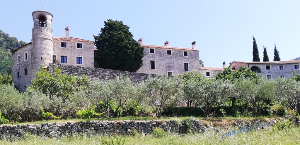 La foto raffigurante L’antico monastero ortodosso Podmaine