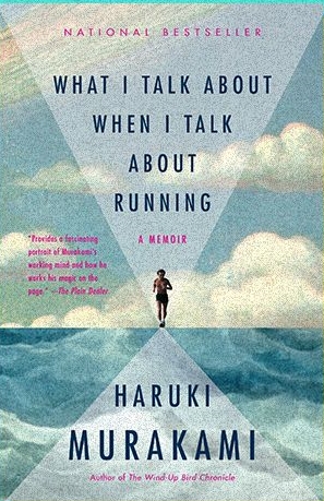 La foto raffigurante in italiano è L’arte di correre, ben diverso da quello che è il titolo originale in inglese: Di cosa parlo quando parlo di corsa, What I talk about when I talk about running. Il titolo si rifà ad un noto racconto dello statunitense Raymond Carver